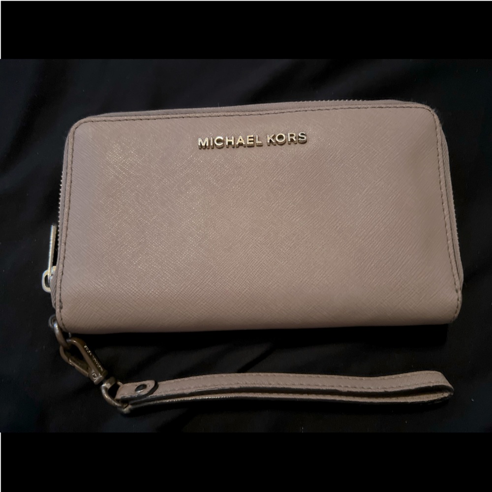 Rose gold wallet , love it just time for change